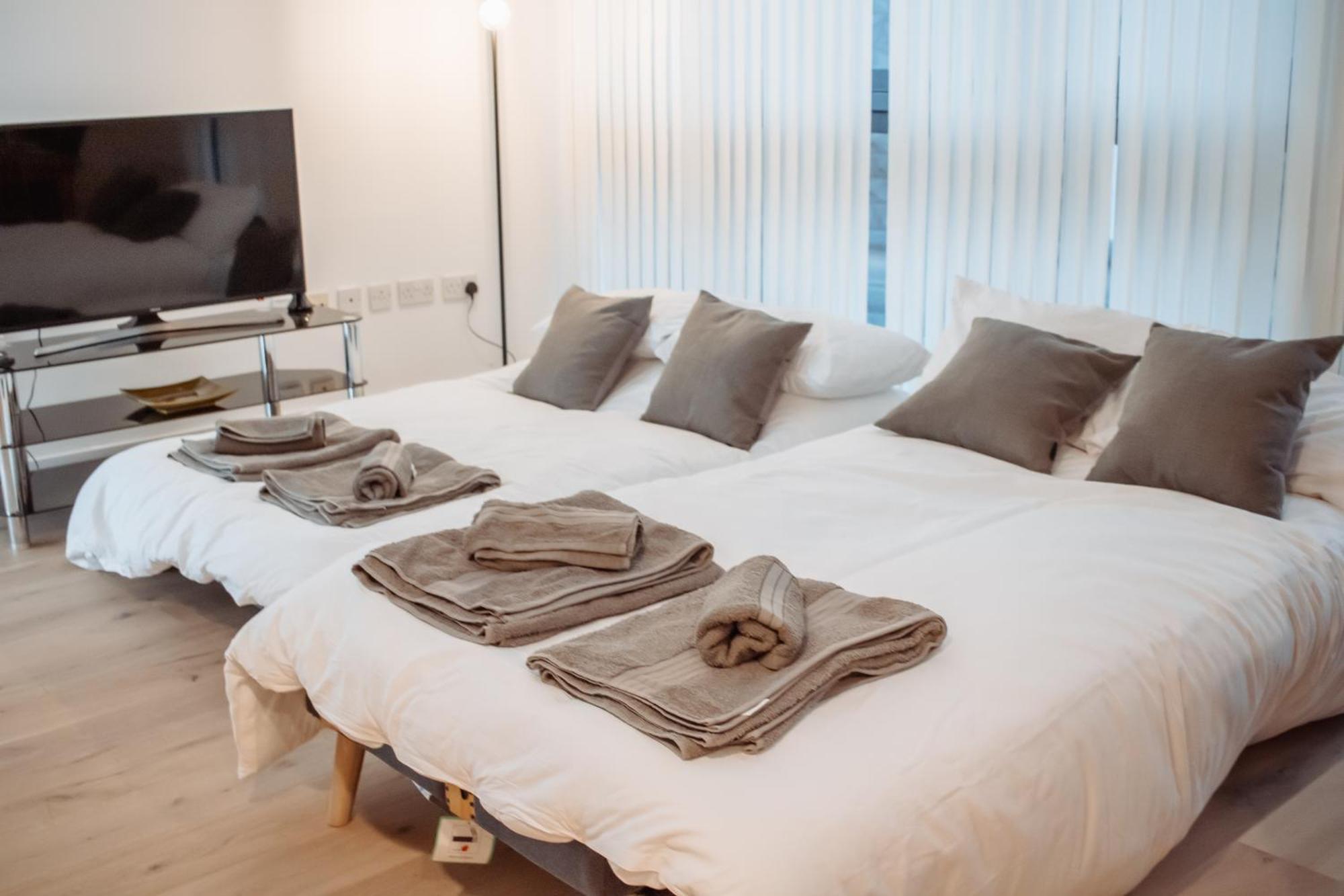 Central & Spacious, Sleeps 8, Perfect For Groups Leeds  Exterior foto